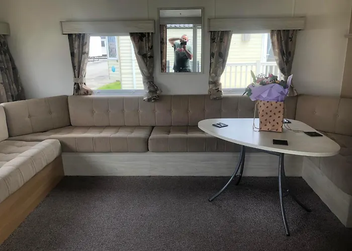 3 Bedrooms, 8 Berth Caravan, Lyons Robin Hood In Rhyl