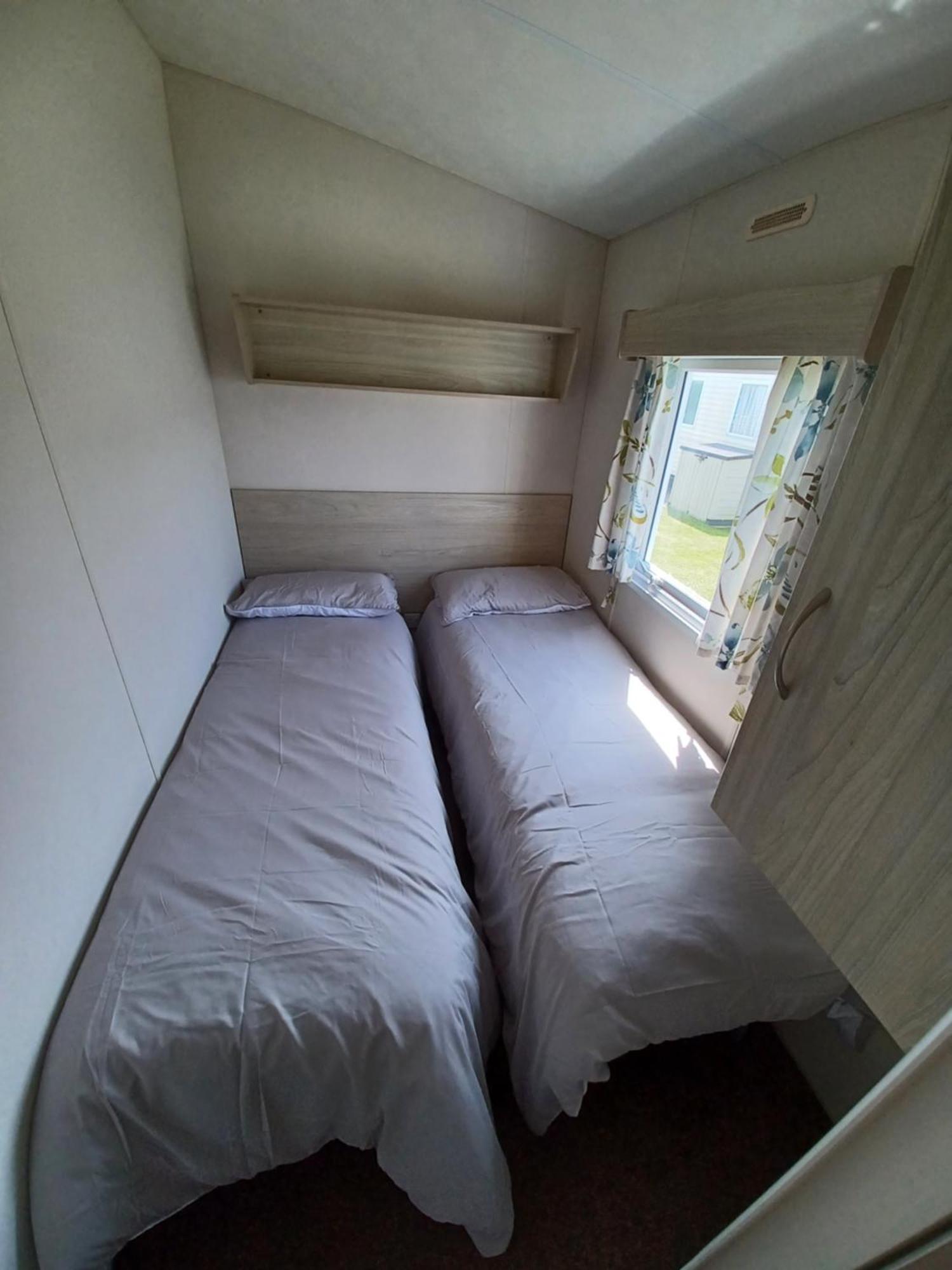 3 Bedrooms, 8 Berth Caravan, Lyons Robin Hood In