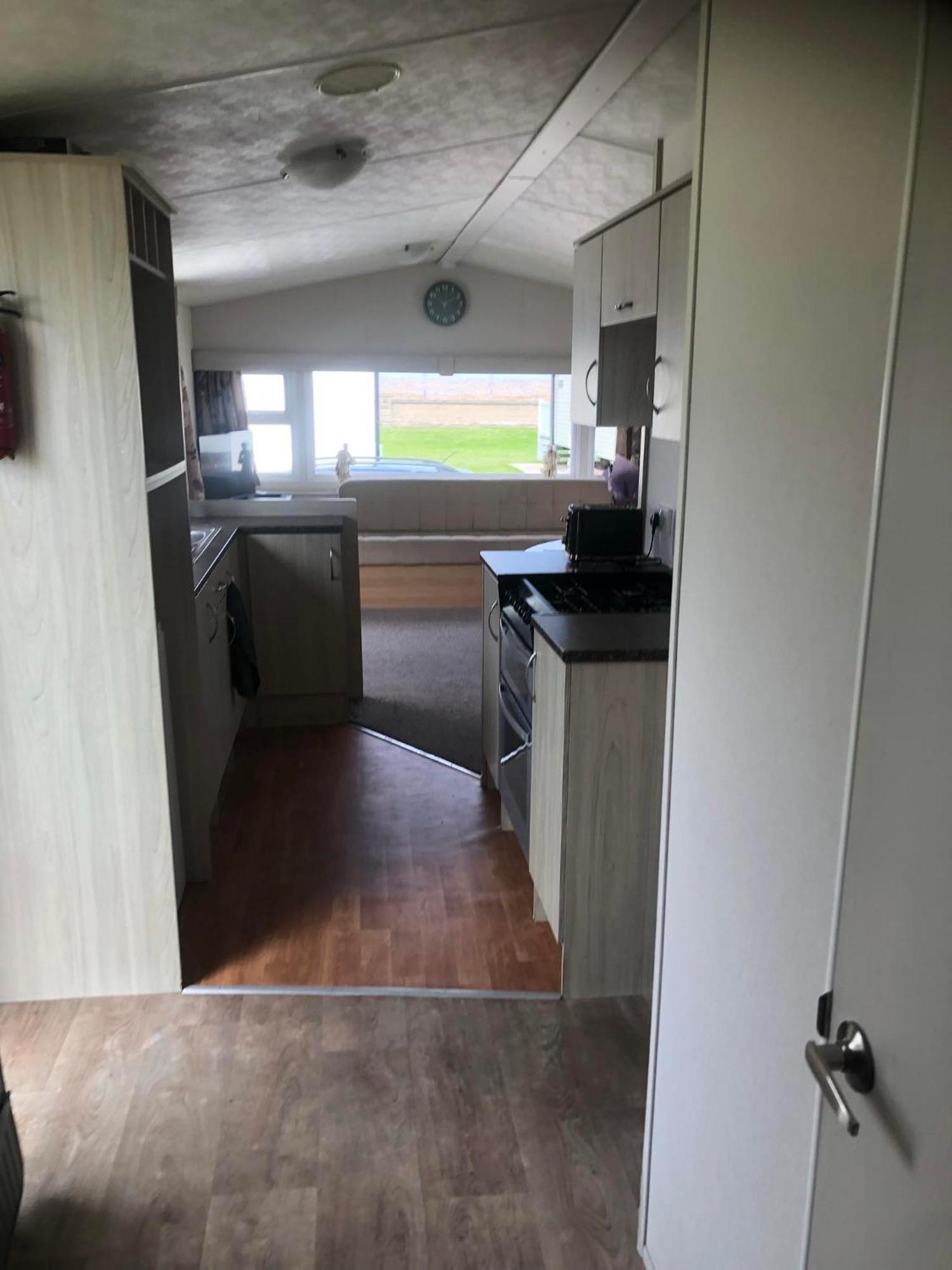 3 Bedrooms, 8 Berth Caravan, Lyons Robin Hood In *