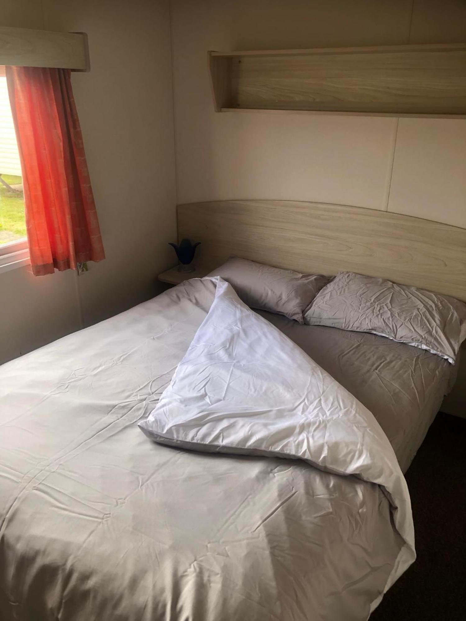 3 Bedrooms, 8 Berth Caravan, Lyons Robin Hood In Rhyl