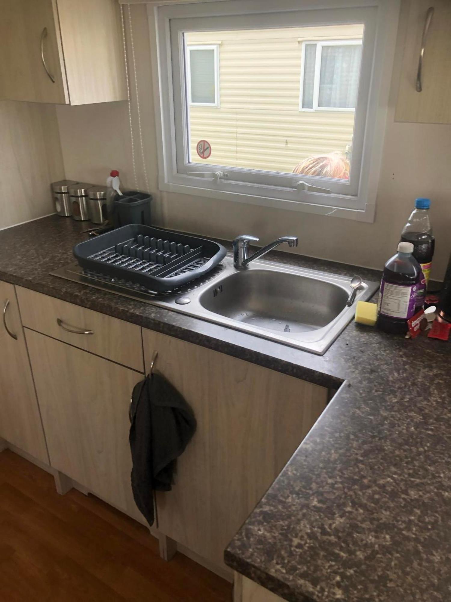 Campsite 3 Bedrooms, 8 Berth Caravan, Lyons Robin Hood In