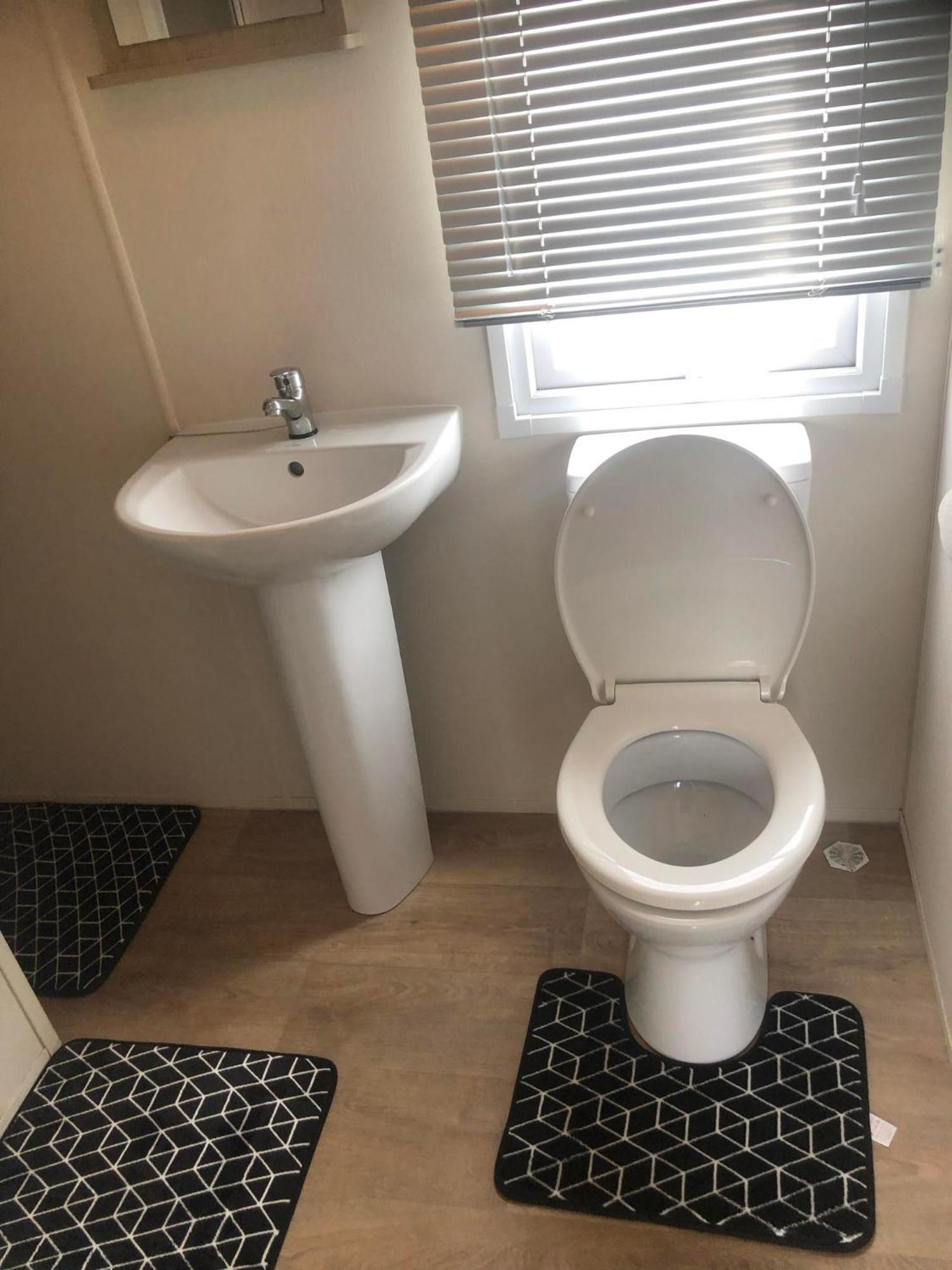 3 Bedrooms, 8 Berth Caravan, Lyons Robin Hood In Rhyl
