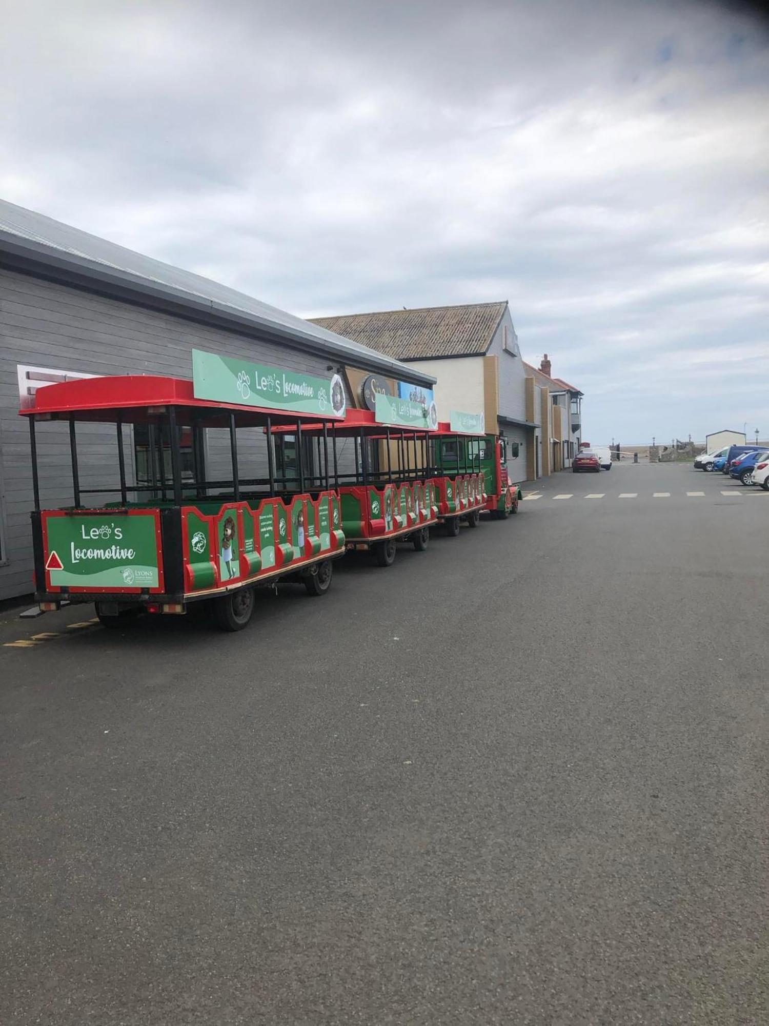 3 Bedrooms, 8 Berth Caravan, Lyons Robin Hood In Campsite Rhyl