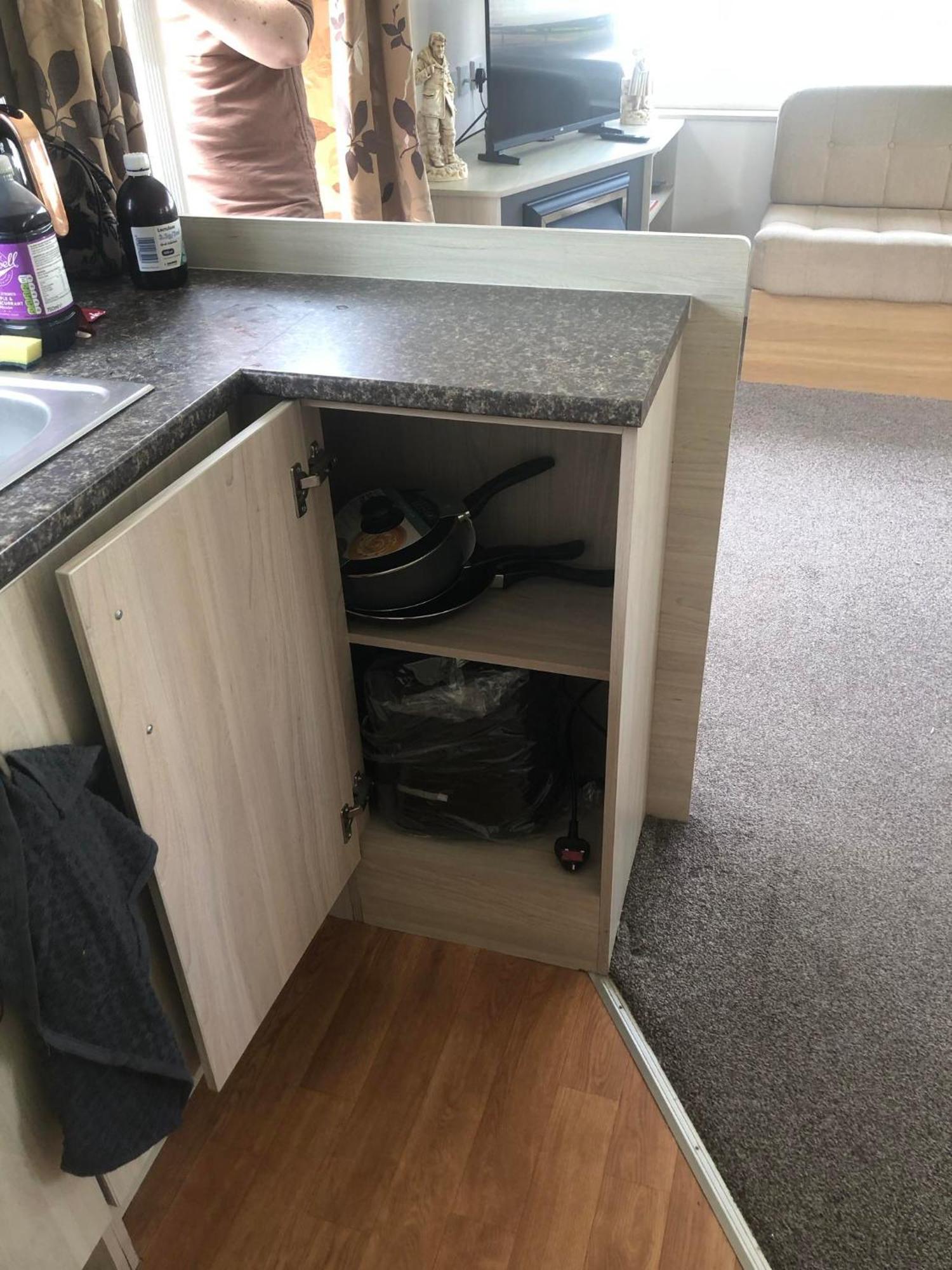 Campsite 3 Bedrooms, 8 Berth Caravan, Lyons Robin Hood In Rhyl